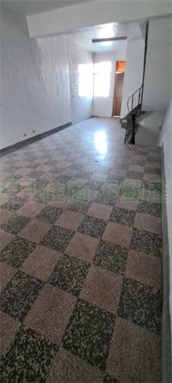 高雄陽明商圈大透天騎樓店住