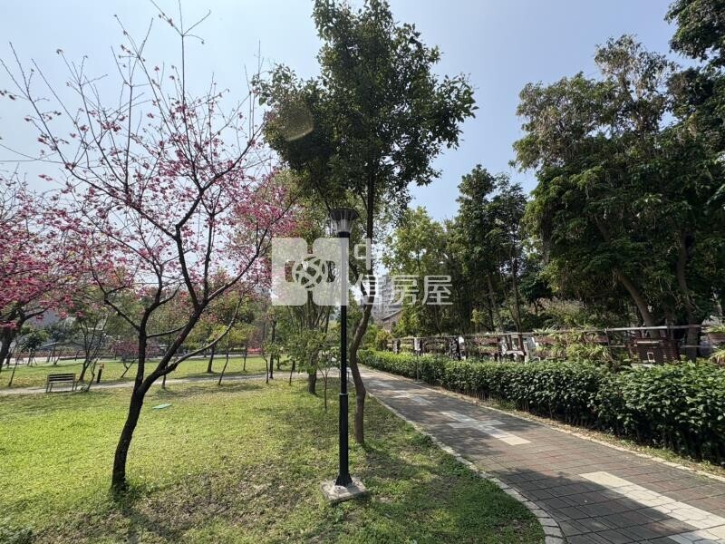 早安公園三房車位