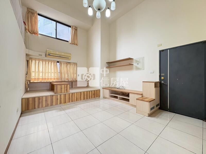 鄉林凱撒挑高樓中樓3+1房平車美屋