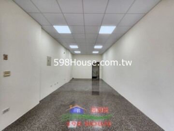 近家樂福。全新整理精巧店面。工作室最愛 - Image 1