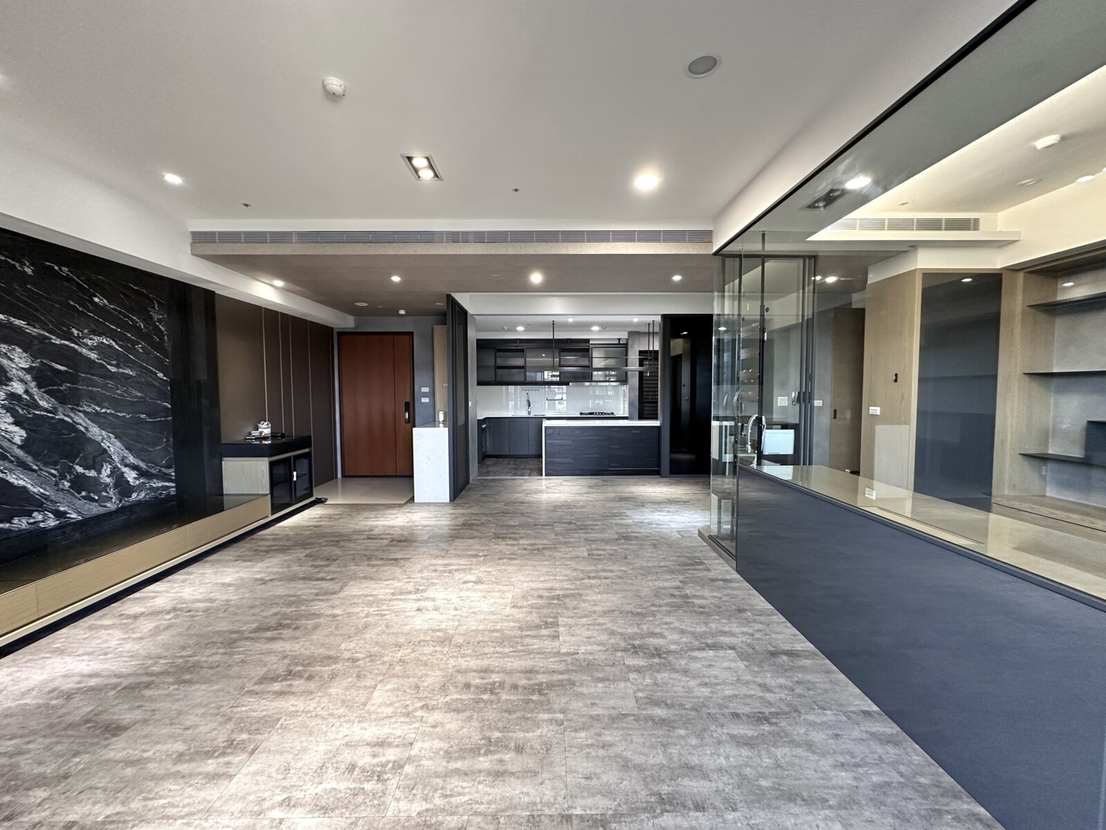 高雄市鼓山區鳳凰會待售房屋