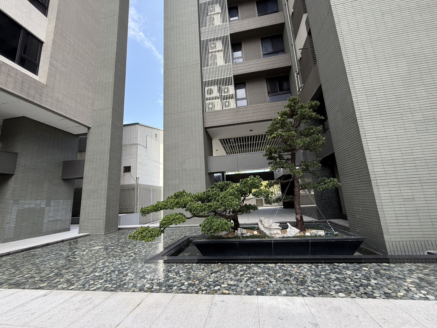 樂屋_高雄市鼓山區鳳凰會待售房屋 高雄市鼓山區鳳凰會待售房屋