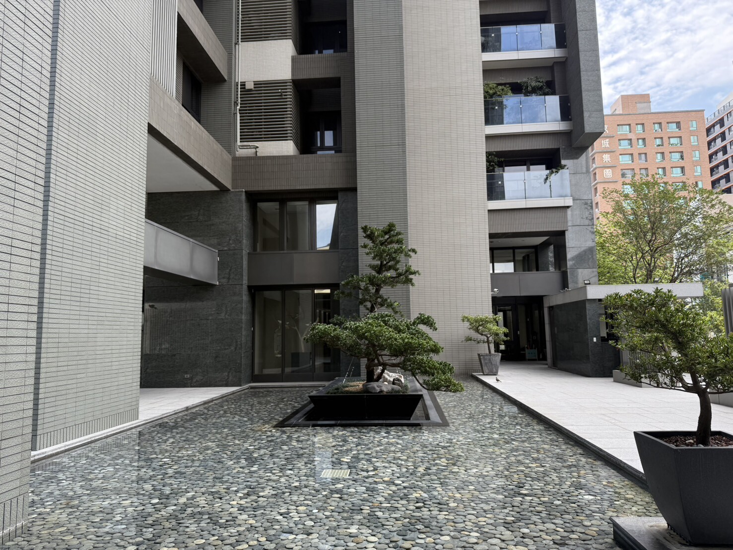 樂屋_高雄市鼓山區鳳凰會待售房屋 高雄市鼓山區鳳凰會待售房屋