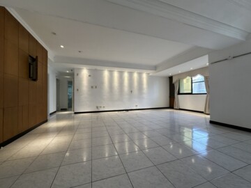 摩天高雄待售房屋