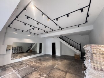 竹北市縣治三期千葉美家挑高店面附平車 - Image 1