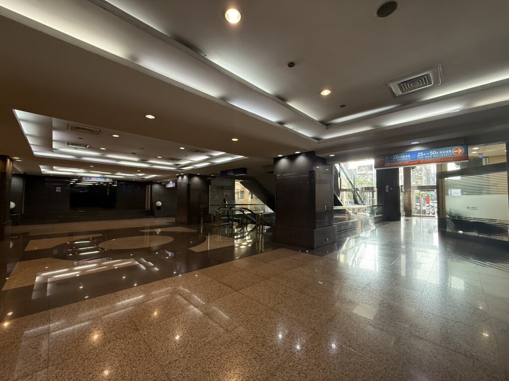 高雄市三民區長谷世貿聯合國大樓待售房屋