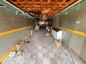 稀有使用大空間超過50坪透天路邊店面 - Image 1