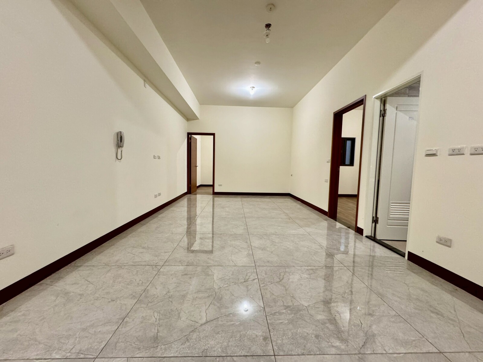 大里全新完工2房2衛平車美廈~塗城路一分鐘