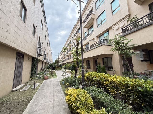 樂屋_台南市安南區伍彩巴黎2期ABDEFGH區待售房屋 台南市安南區伍彩巴黎2期ABDEFGH區待售房屋