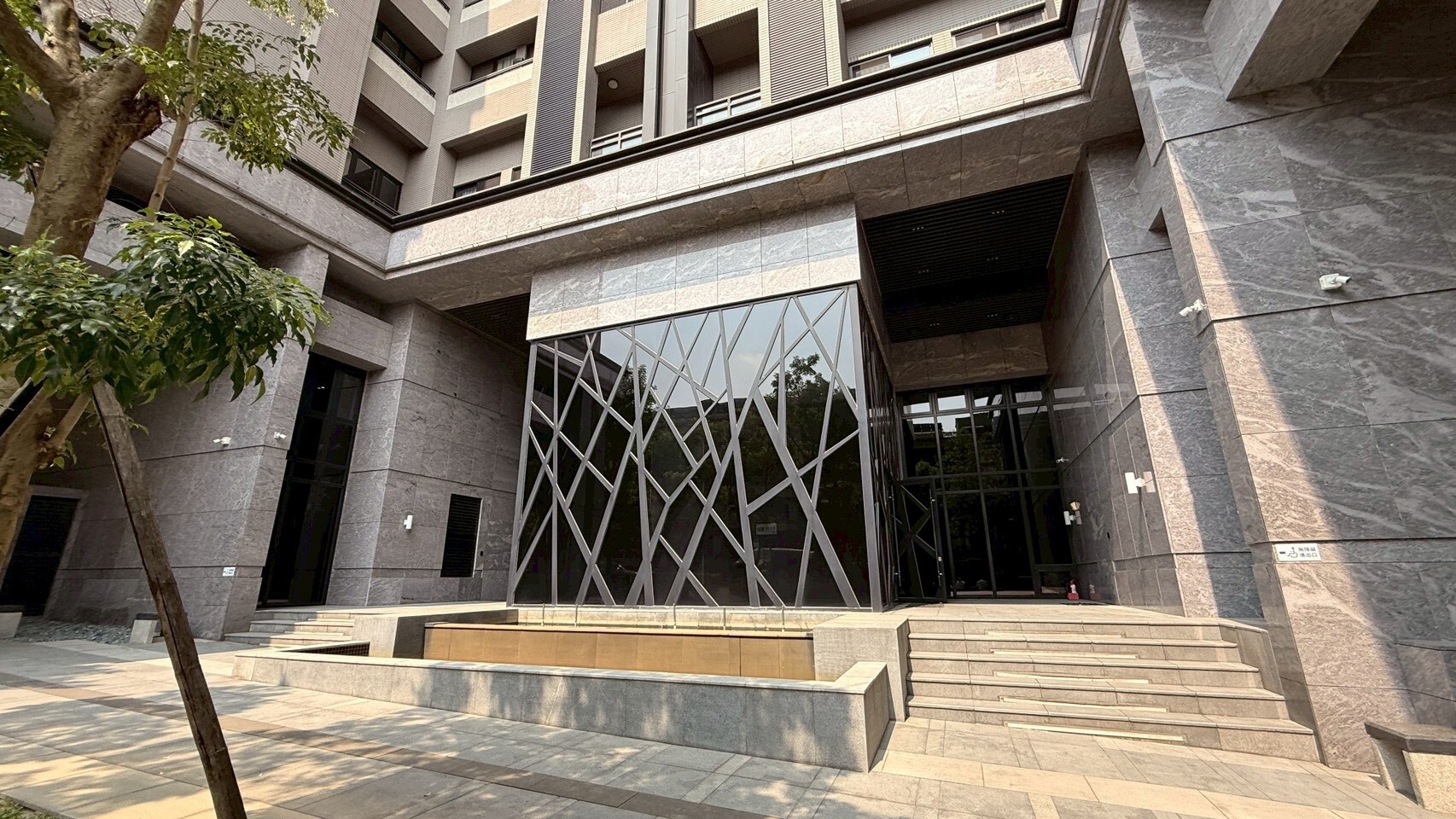 汎汎紀阿-太子雲世紀.再降價 1998 萬-雙車位