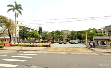 新庄國小對面鐵皮屋出租~月租2.5萬，學校正對面，點明顯，適合個人工作室.辦公室 - Image 1