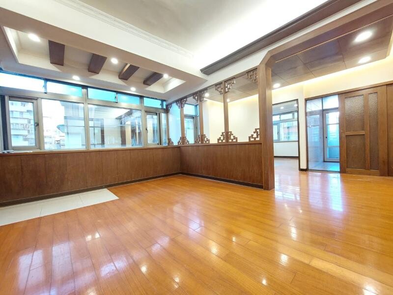 四號公園邊間黃金三樓美寓