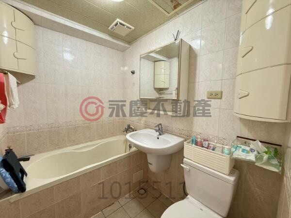 高雄市鳳山區京城熱帶嶼待售房屋