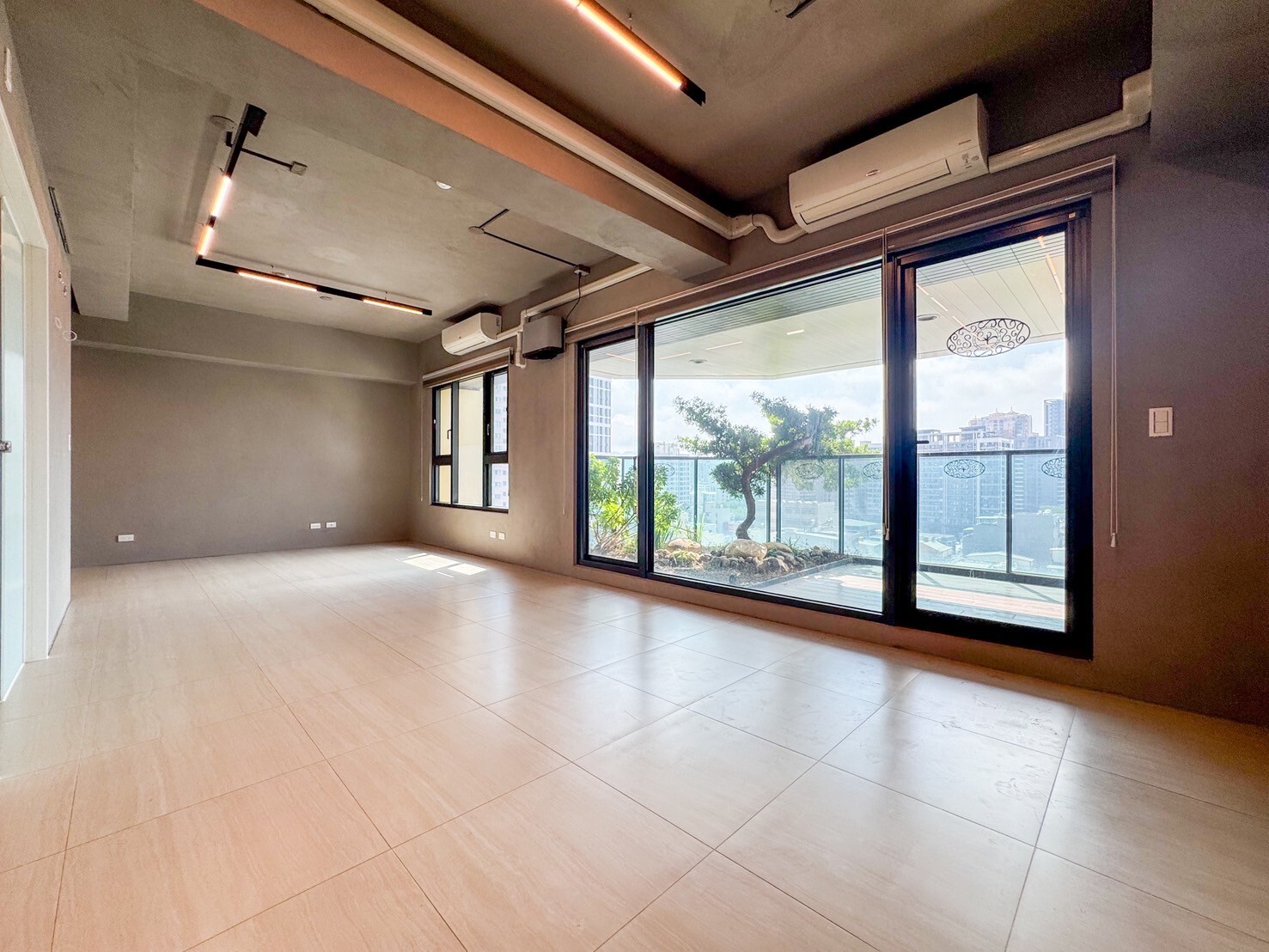 高雄市左營區京城V Park待售房屋