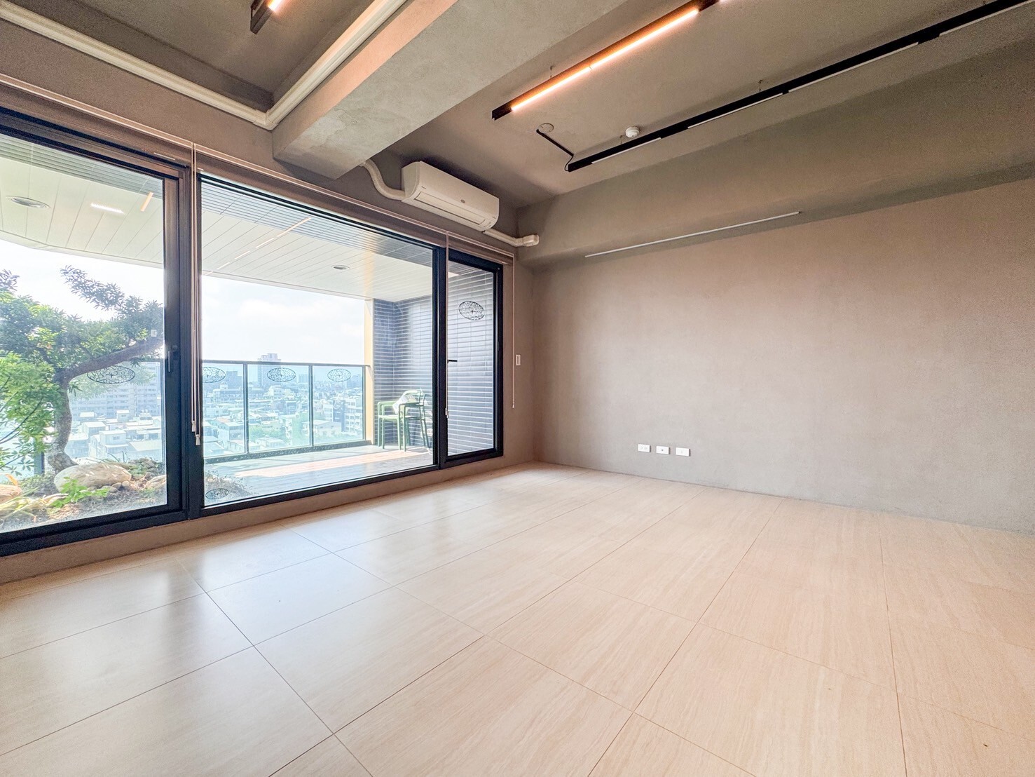 高雄市左營區京城V Park待售房屋