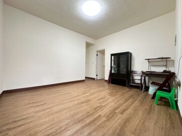 楊小扁~可租補！瑞隆商圈三面採光翻修三樓寓宅 - Image 1