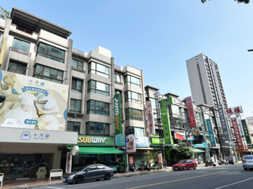 鳳山文山特區青年市樓店(1+2+3樓) - Image 1