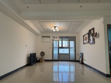 岡山國宅甲區4房高樓層含車位 - Image 1