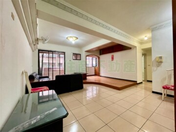 大學校園待售房屋