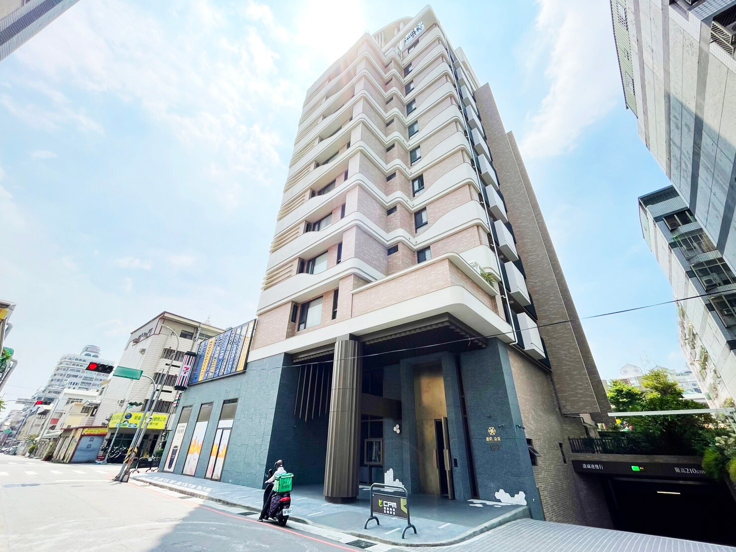 買機能好的專任五期【達莉朵茉】西區邊間2房2衛平車