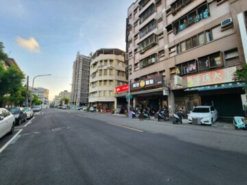 五甲商圈★臨路１4米１＋２騎樓店住 - Image 1