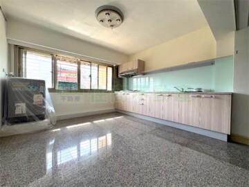 宏國德行東路透天待售房屋