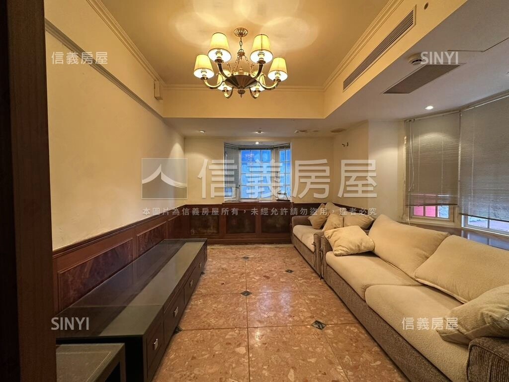 敦化南路稀有庭院一樓