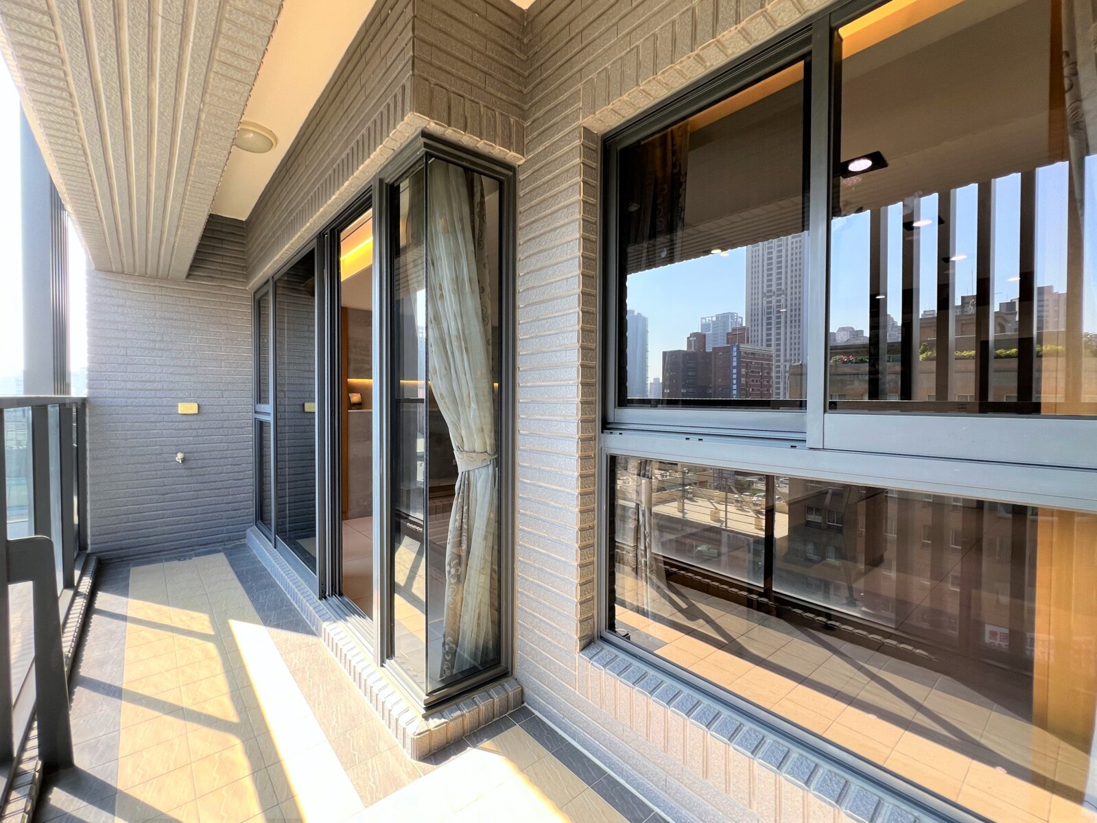 樂屋_高雄市左營區站前100/LeMore待售房屋 高雄市左營區站前100/LeMore待售房屋