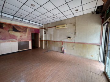 中華路上好地點超大坪數店面 - Image 1
