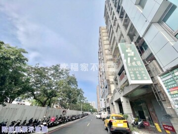 正對運河的店面(包含地下室)(含稅)(謝絕油湯) - Image 1