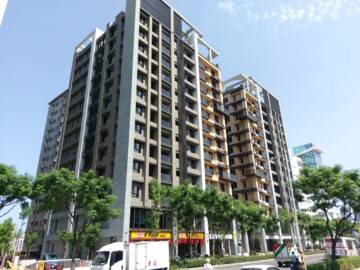 新月+待售房屋