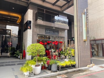 自強二路正路上面寬1+2樓金店面