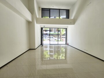 大樂旁河堤商圈全新金店面+B1平車 - Image 1