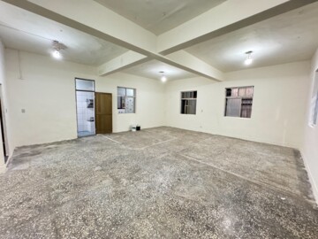 鄧公路邊間一樓 地點佳出入方便 - Image 1