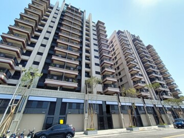 楊小扁~頂新桂林商圈銳揚國美臨路挑高店面 - Image 1