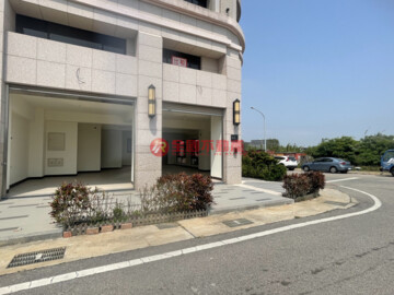 【出租】金湖重劃區三角窗雙店面 - Image 1