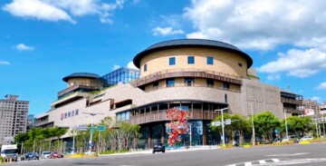 Y【喜來登】舒適美套房!可申請補助報稅! - Image 1