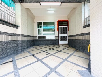 明正國中｜車庫透天｜輕屋齡 - Image 1