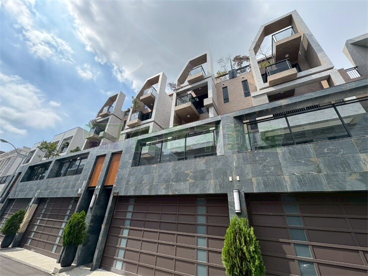 親水公園旁臨路電梯別墅