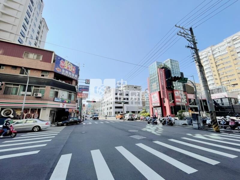 西屯逢甲商圈小倆口大一房2廳美廈（專任）