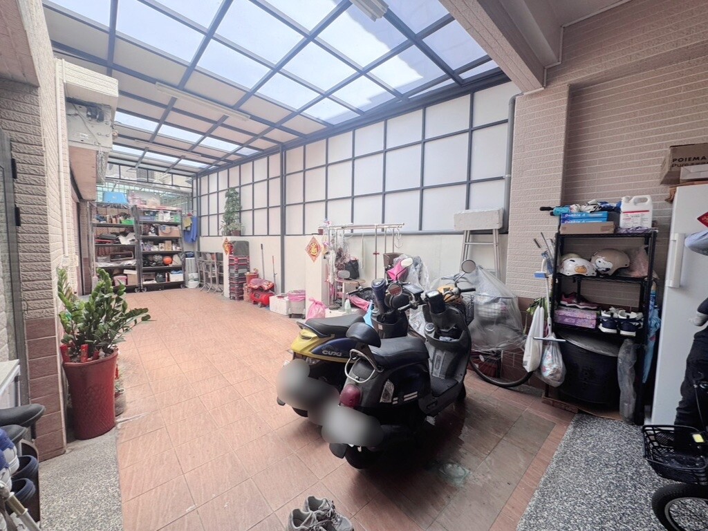 新楠家樂福/都會公園/6米巷【社區型透天雙車庫】
