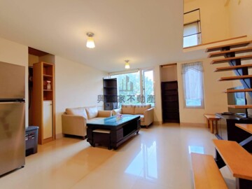 W家樂福旁商圈|租屋首選精美樓中樓|室內機車位 - Image 1