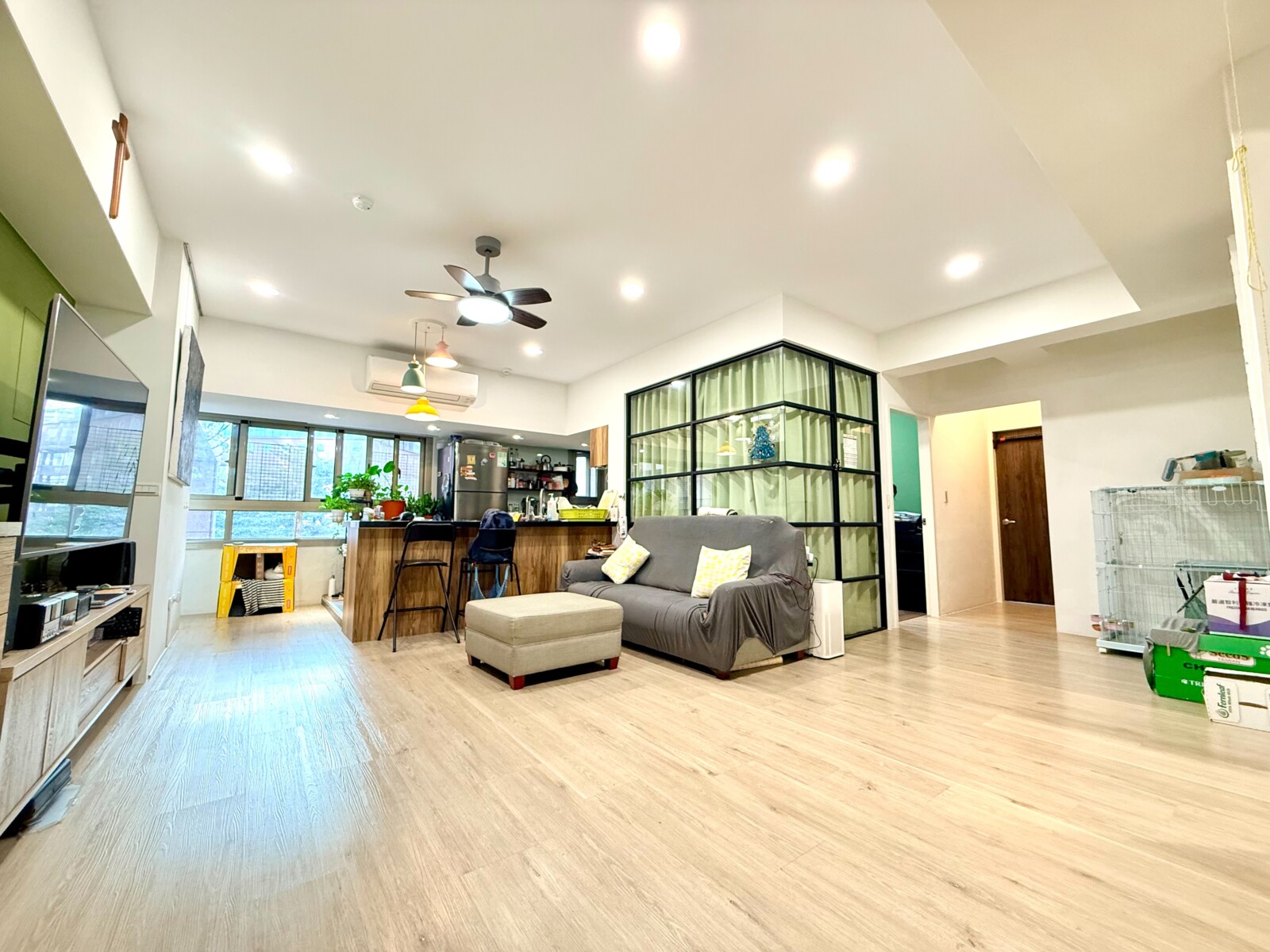 南區忠明南路近13期屋況好三房車位