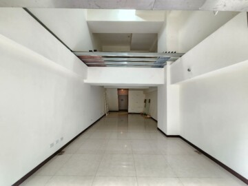 亞東站挑高店面+車位 - Image 1