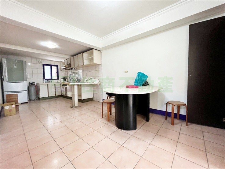 淡水捷運樓中樓大空間