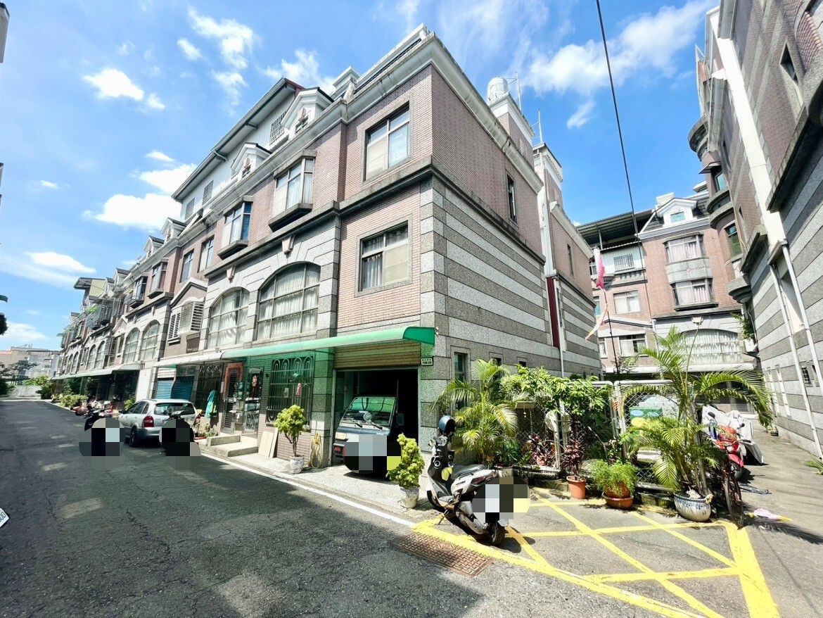 獨家‼️崇蘭學區輕齡面寬邊間亮麗車墅｜誠家有我