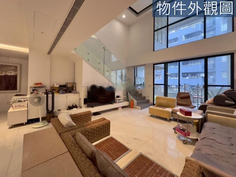 主打一個巨蛋正核心鬧中取靜的裝修百坪樓中樓+雙車位