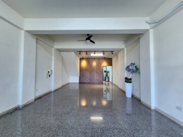 楊小扁~仁武市中心G3電梯透天店面 - Image 1