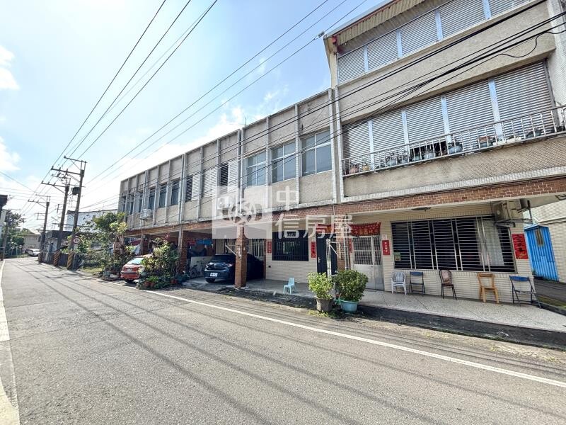 頂埔車站旁邊間透天