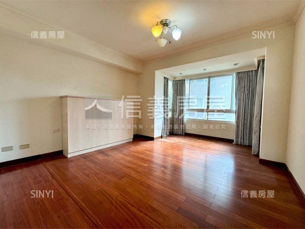 台中市西區璀璨之旅待售房屋